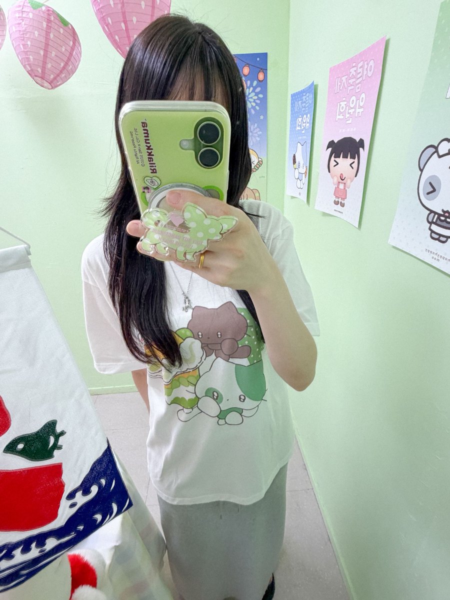 SooJonnaHappy's tweet photo. 여름에 꼭... 가져야할 티셔츠.
강.추 드립니다 (҂⌣̀_⌣́) https://t.co/8eSFe2sZsO