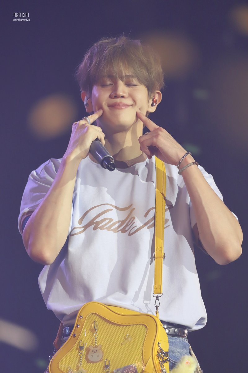 firelight0528's tweet photo. 260530 양요섭 솔로콘서트 [Fade In]

날리는 컨페티

이쁘게 웃는 너💛

#양요섭 #YOSEOP #FADE_IN https://t.co/SGx3Etl2DE