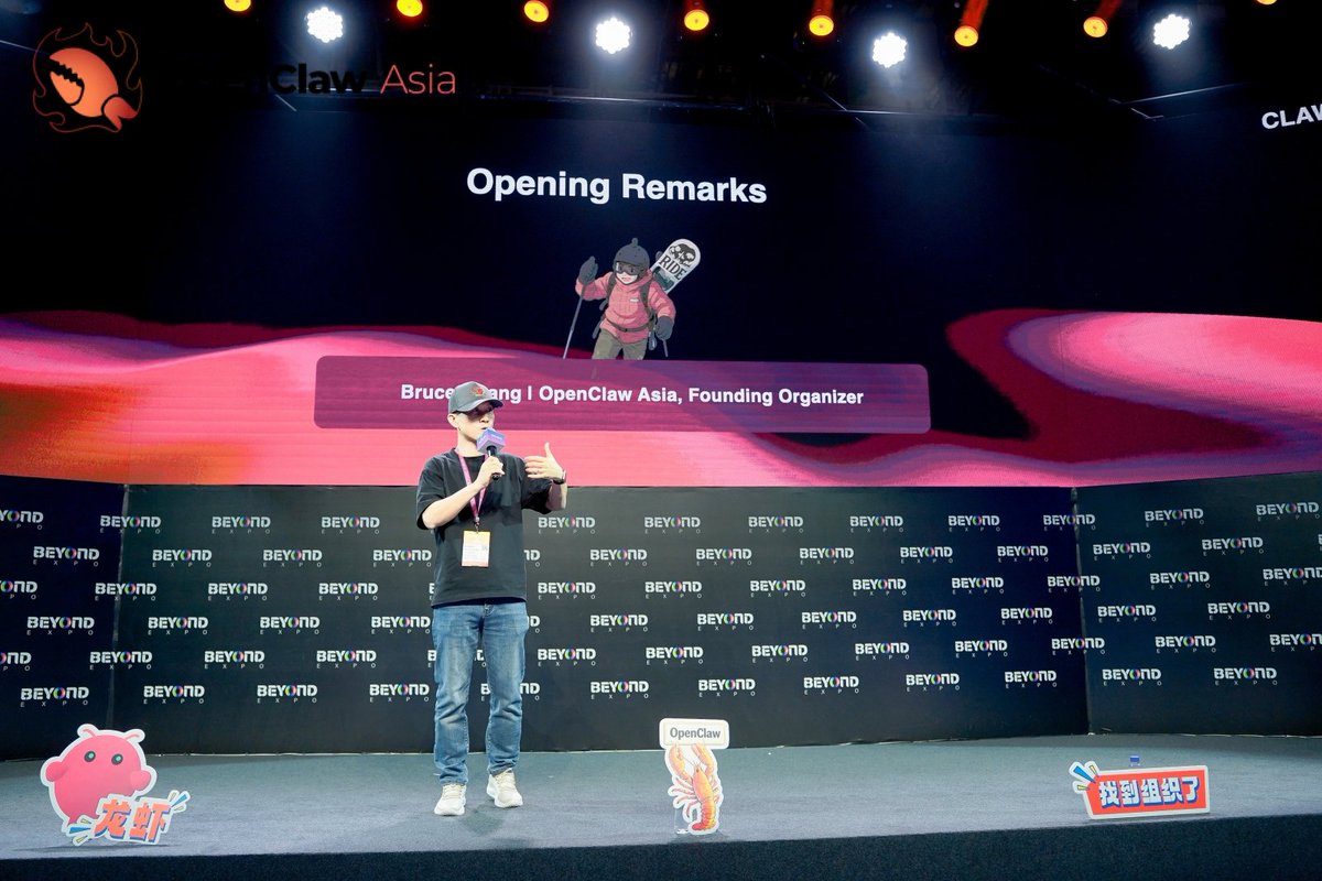 OpenClaw_ASIA's tweet photo. Great opening remarks from Bruce Huang(OpenClaw Asia Founding Organizer)  @brutoshi_  at ClawCon Macao🇲🇴 @beyondtechexpo 2026!

ClawCon Macao brought together open-source builders, AI model providers, developers and industry experts to explore how next-gen AI Agents will grow from practical tools into critical industry infrastructure.#ClawConMacao

📷More Details:  https://t.co/rHlHCu8anC

 @clawcon @openclaw