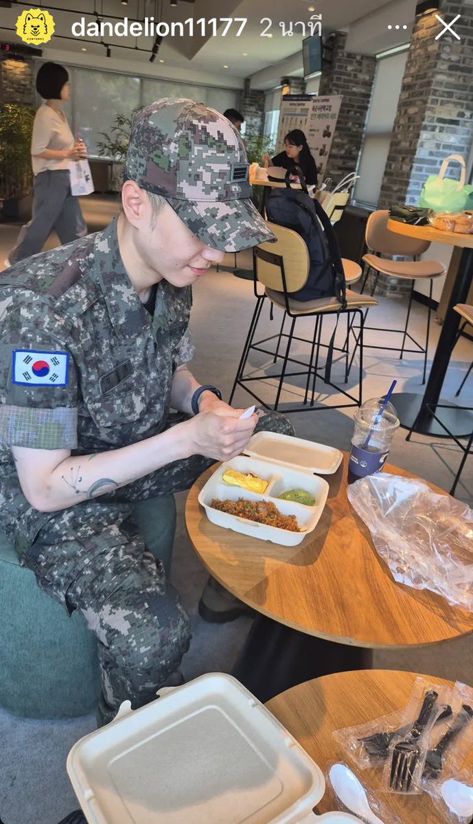 0110TK_YG1711's tweet photo. ออมม่าลงรูปลูกชายสุดหล่อ จะด้านหน้าหรือมุมข้างก็หล่อจนใจละลาย~~ เจ้าเด็กกินให้อร่อยกินเยอะๆน๊าาา💚🥰🌼

#YUGYEOM #유겸  @yugyeom https://t.co/MqrrANPPOf