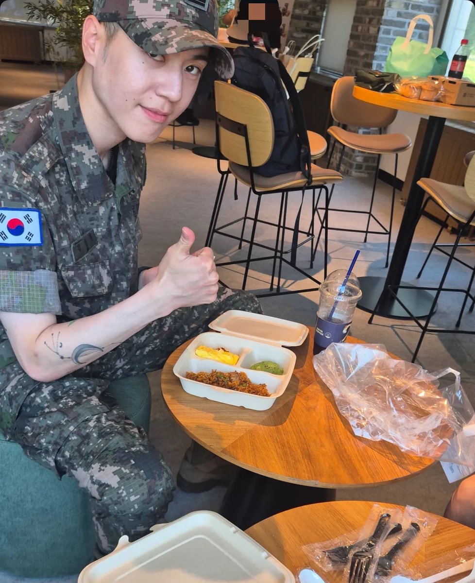 gyeomasaranghae's tweet photo. 🫪💚

#유겸 #yugyeom @yugyeom #유겸이의545일 https://t.co/EHbSZqRDIS