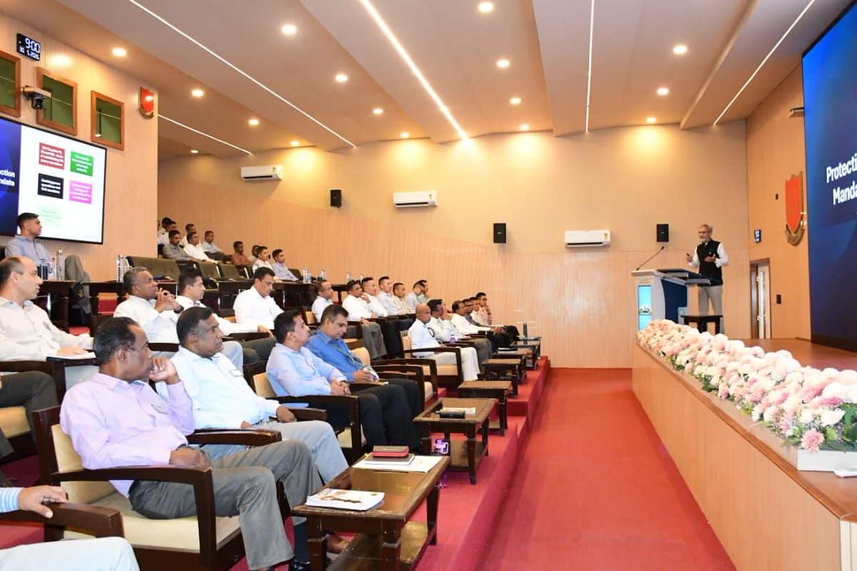ia_awc's tweet photo. #AWC &amp; @CUNPKIndia conducted a two day capsule empowering International Officers with the 'Principles, Frameworks &amp; Operational Insights of UN Peace Keeping Operations' covering 'Force Mandates, Human Rights, Child Protection &amp; Conflict-related Sexual Violence.'
@adgpi @artrac_ia https://t.co/UkonNXw0RU