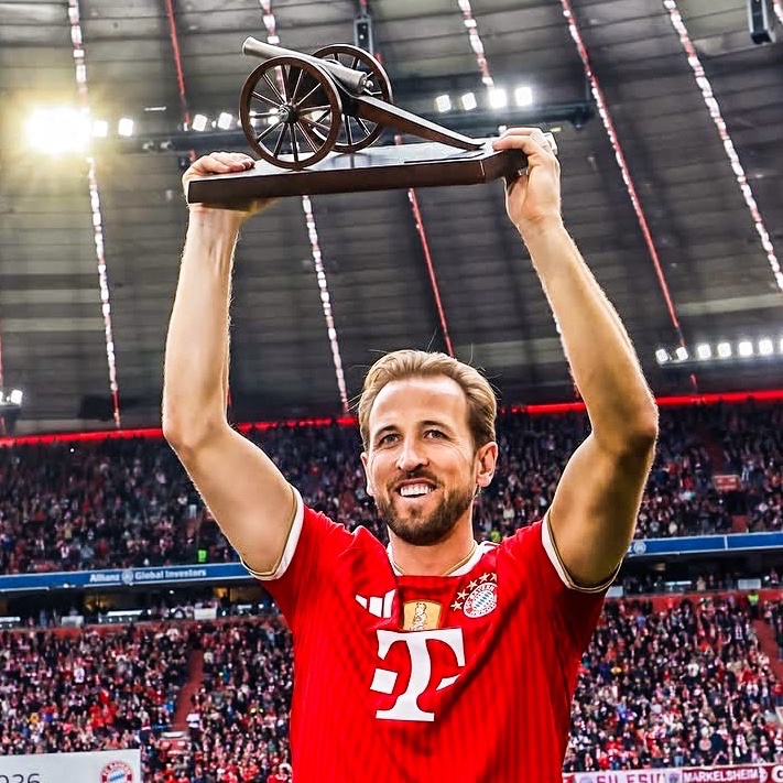 eurofootcom's tweet photo. 🏴󠁧󠁢󠁥󠁮󠁧󠁿⚡️ Harry Kane (32) registered 68 goal contributions in 51 matches for Bayern Munich this season. 🤯

Next for him: 2026 World Cup. 👀 https://t.co/Mh6taJ0bcg