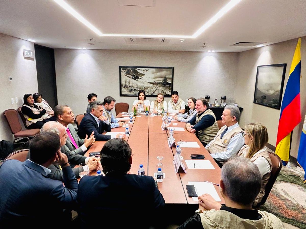 CopppalObserva's tweet photo. 🗳️🇨🇴 Desde la Misión de Observación Electoral Internacional de la @copppal_oficial, mantuvimos una fructífera reunión con la Misión Electoral Internacional de la @OEA_oficial para intercambiar información y cooperación sobre las elecciones en Colombia. https://t.co/qSsIODoieM