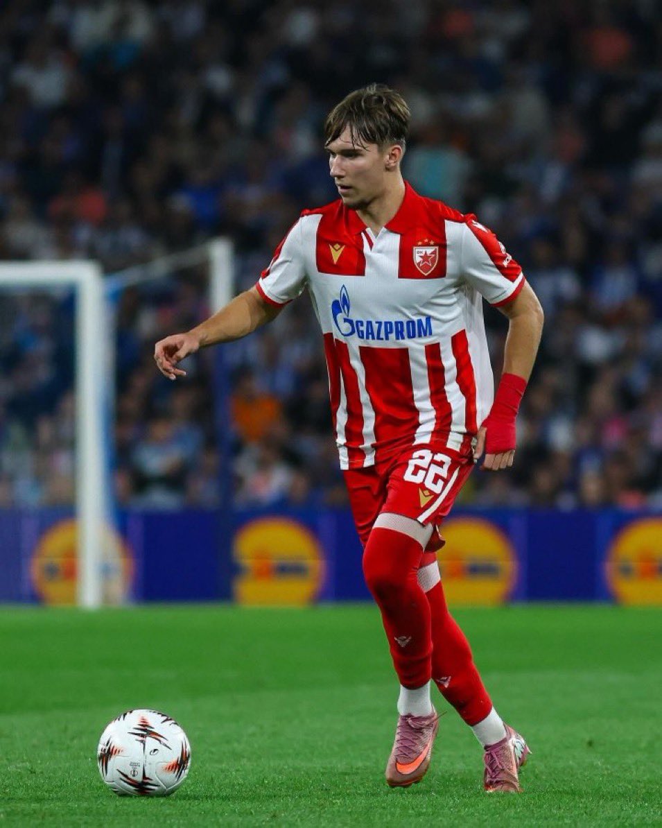 sbasivo's tweet photo. نجم صربيا و اوروبا القادم 
[vasilije kostov ] [ 18 عام ]

لاعب نادي النجم الاحمر

لعب هذا الموسم 47 مباراة

سجل 14
صنع 7
مركزة : صانع 10 ومحور 8 

ممتاز بالضغط وتحت الضغط ايضا ومراوغ جميل وممرر ذو جوده مميزه 
يشابه بيدري في اسلوب اللعب وفيتنيا لاعب باريس لكن لديه خصائص اخرى ايضا تخص صناعه الفرص 

خطف الاضواء لدى الصحافه الصربية ومراهنات مستقبلية على انتقالة لاندية النخبة في اوروبا 

هل سنرى كوستوف في الانديه الانجليزية ؟