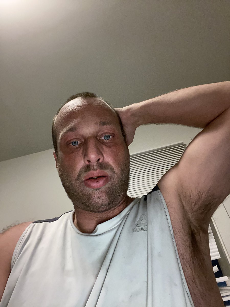 gregaryTerry2's tweet photo. What my vains are popping out your just small dude on weight loss steroids https://t.co/ykdoDgQCV7