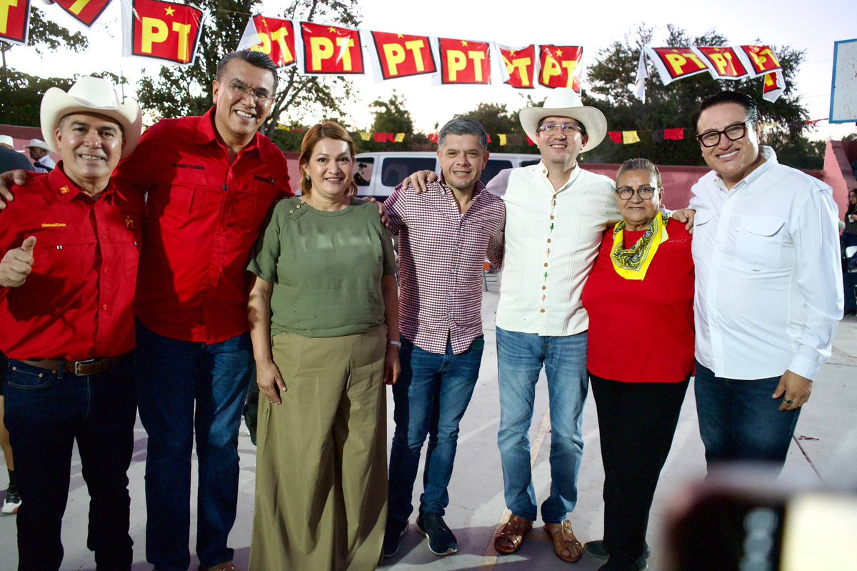 ramon_flores_'s tweet photo. En Bacabachi, Navojoa, seguimos fortaleciendo la estructura territorial del PT con la toma de protesta del Mtro. Manuel Cruz García y la Mtra. Dolores Sol Rodríguez.

La transformación se construye con organización, unidad y trabajo desde el territorio. https://t.co/3xv7ucqUte