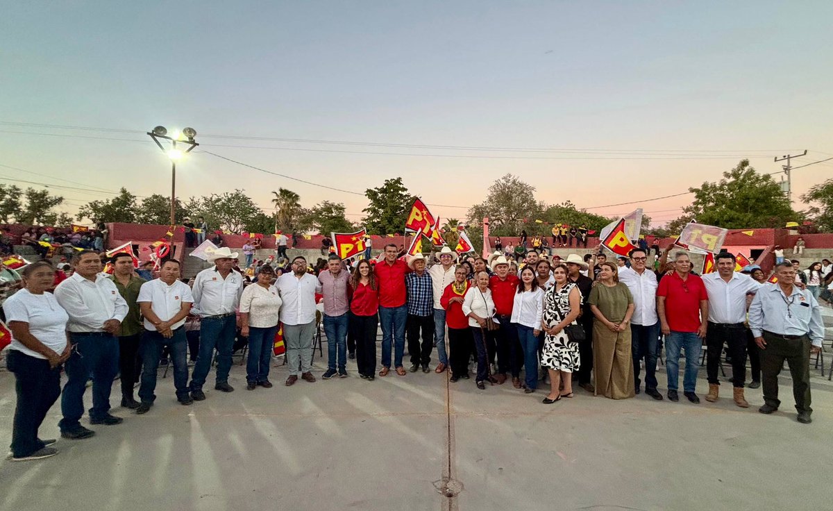 ramon_flores_'s tweet photo. En Bacabachi, Navojoa, seguimos fortaleciendo la estructura territorial del PT con la toma de protesta del Mtro. Manuel Cruz García y la Mtra. Dolores Sol Rodríguez.

La transformación se construye con organización, unidad y trabajo desde el territorio. https://t.co/3xv7ucqUte