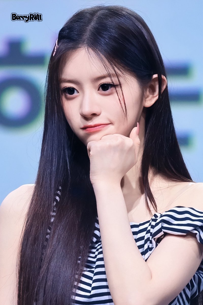 BerryROLL2311's tweet photo. 260530 음중 미팬

#민주 #MINJU #아일릿 #ILLIT https://t.co/igFusRSoIQ