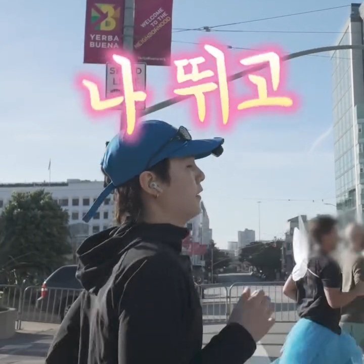 3958yk's tweet photo. 하 왜케웃기지 열심히 뛰었대잖아
우리 아저씨 칭찬해주자,,
러닝 뛰고 콘서트까지 잘 마무리한 아저씨 슙듬슙듬 해주자🫳🏻 ㅋㅋㅋㅋㅋ https://t.co/swmdX12Tdw