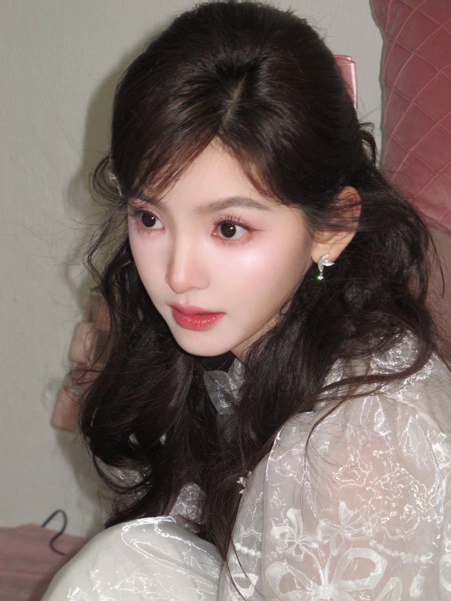 zhang ruonan files tweet media