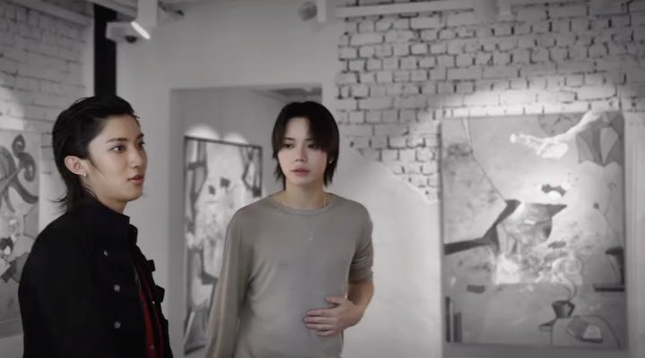 itsmyohyul's tweet photo. 멤버들이랑 같이 아버지 전시회 갔다왔네 https://t.co/duIYu9jg1L