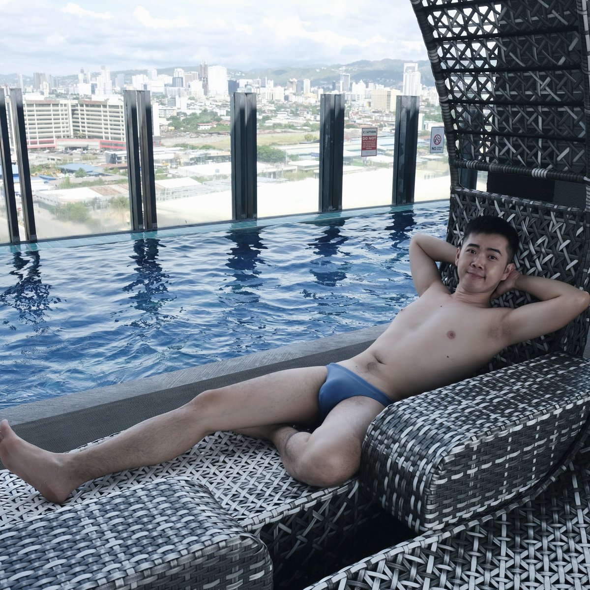 AndyWong0502's tweet photo. Sky pool views and a slow morning before checkout ~ 🩲🏨🇵🇭
.
.
.
#Relax #baiHotelCebu #Cebu #Philippines #CEB https://t.co/7ilFdTMKWw