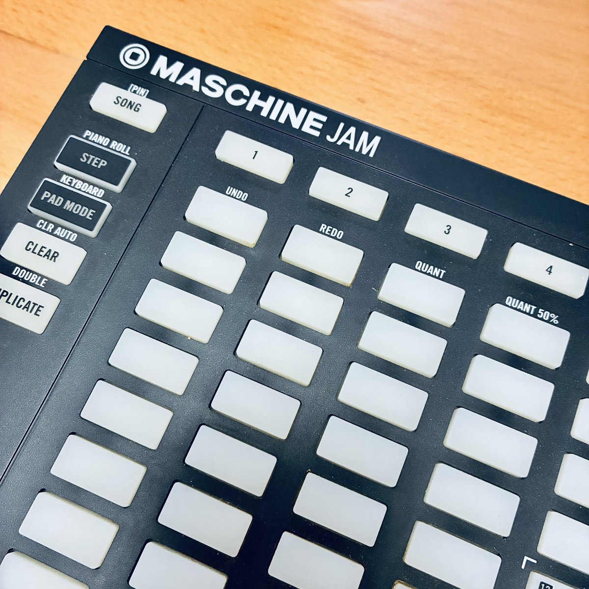 yaz_sensual's tweet photo. さて、コレをどうしようか
#Nativeinstruments #NI #Maschine https://t.co/o2amqLXbF5