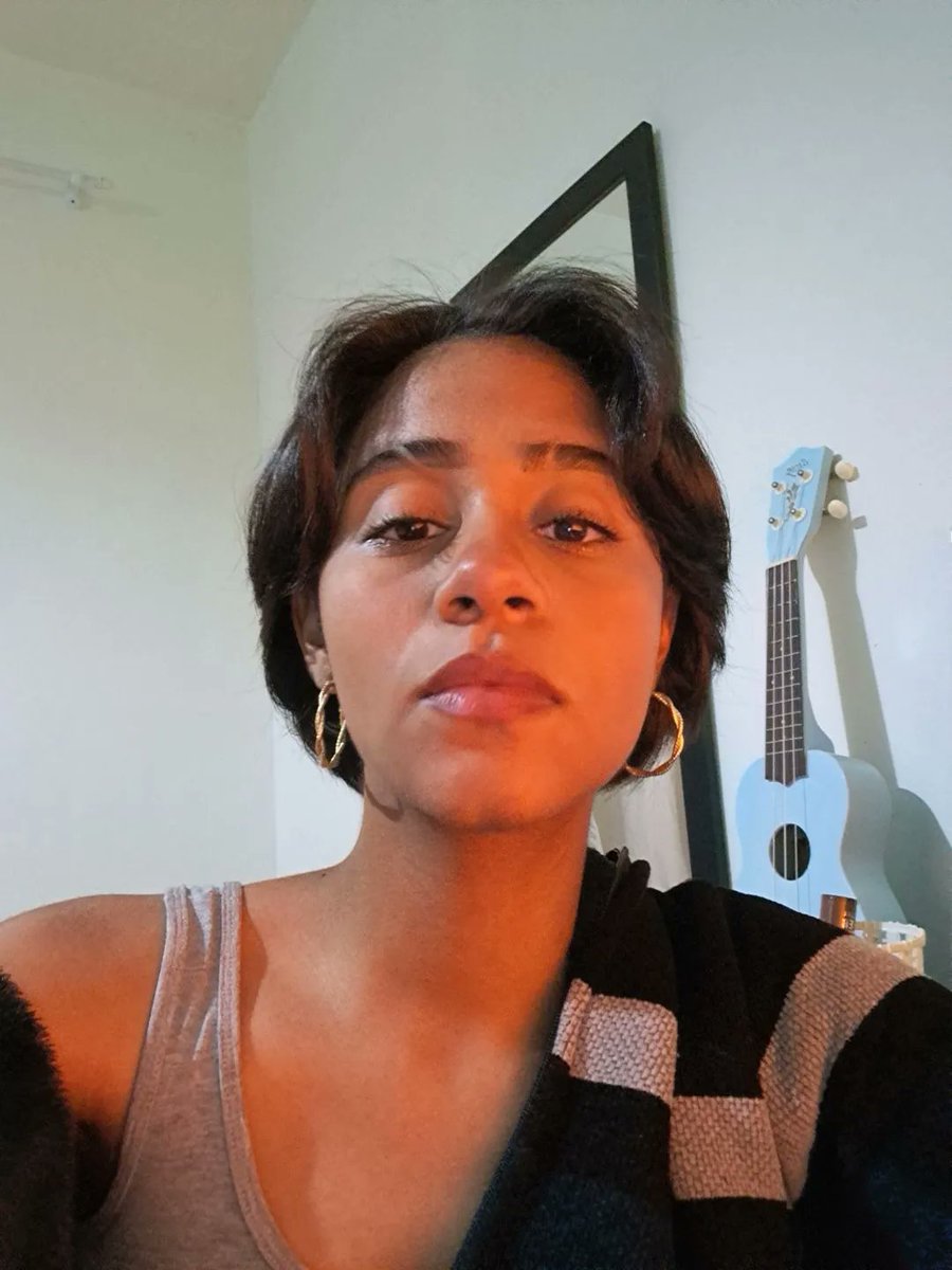 pipibilu's tweet photo. apenas uma mulher bissexual &amp; comunista #euu https://t.co/kT8DOH7KXG