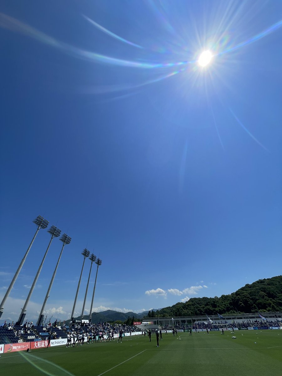 efc7575's tweet photo. 今治、すん��い炎天下٩( 'ω' )و https://t.co/rfwk6LTX6Y