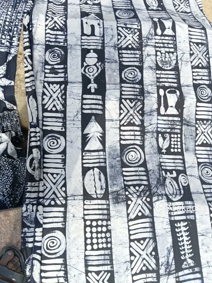SamDave1125's tweet photo. Adire Batiks textiles made https://t.co/KdteJsnoGr