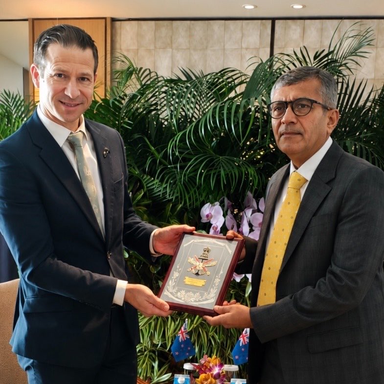 SpokespersonMoD's tweet photo. Defence Secretary Shri Rajesh Kumar Singh held productive interactions with Defence Minister of New Zealand Mr Chris Penk and Minister for Defence of Singapore Mr Chan Chun Sing on the sidelines of #ShangriLaDialogue2026.

The engagements focused on strengthening bilateral defence ties, enhancing maritime cooperation, advancing information-sharing mechanisms, and reaffirming a shared commitment to a secure, stable and inclusive Indo-Pacific.

@HCI_Singapore 
@SGinIndia 
@IndiainNZ 
@NZinIndia 
@MEAIndia