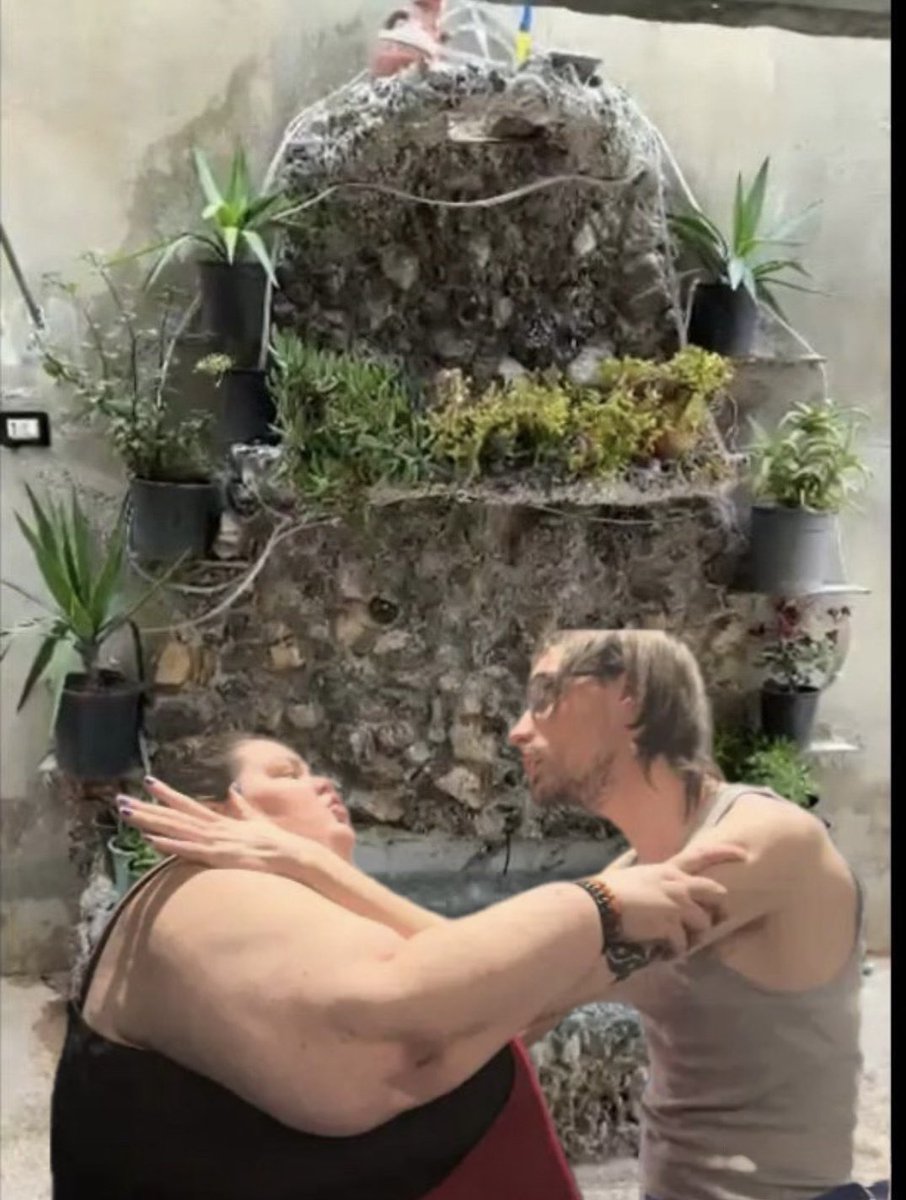 ValGal1212's tweet photo. What if we made everyone uncomfortable in front of the fountain ✨ ⛲️ https://t.co/QGxRd9f5pt