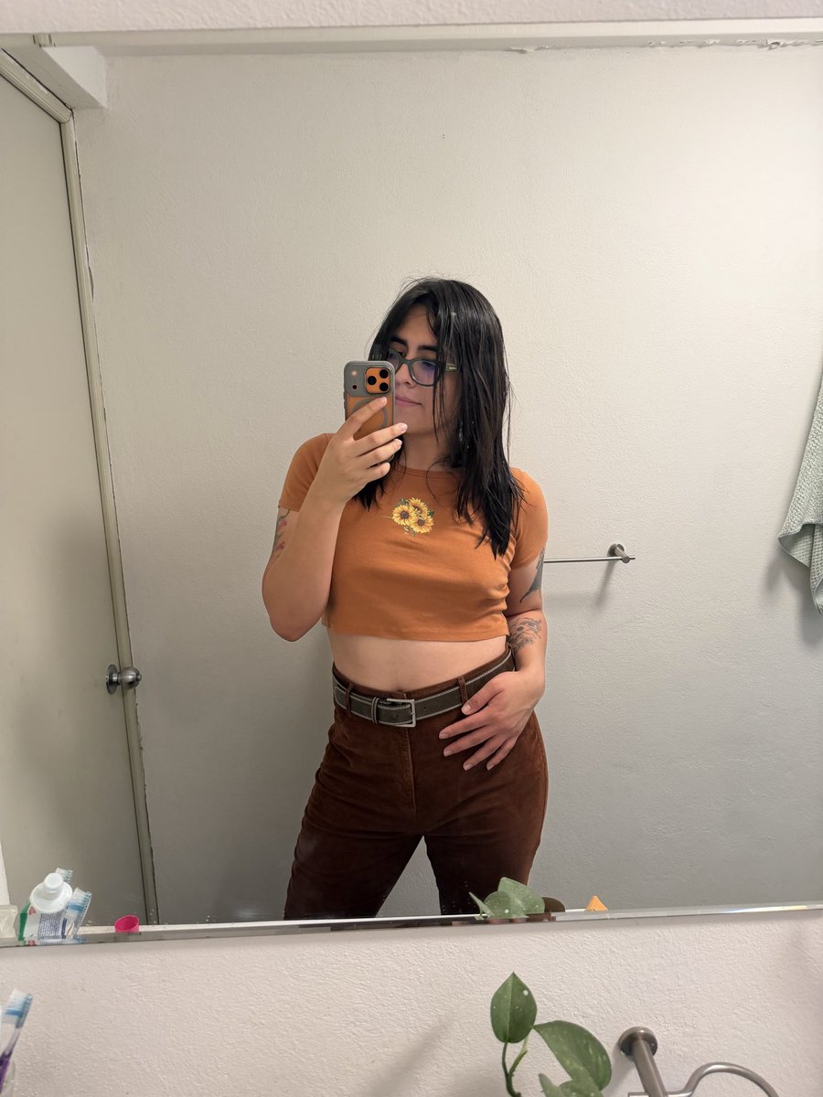 moonrootwitch's tweet photo. Me sentía linda con este outfit hasta que la disforia atacó de la nada #trans #transgender #transfem #transgirl #mtf https://t.co/mHEyFUCFvy