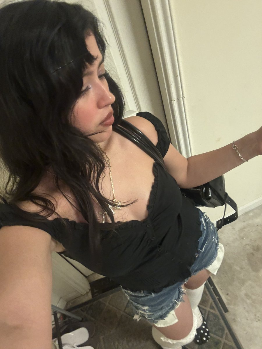 DRACULAURlTA's tweet photo. Watched I Love Boosters with my beautiful friend and shared asahis afterwards #perfectsaturdaynight https://t.co/Y838Yh1IUG