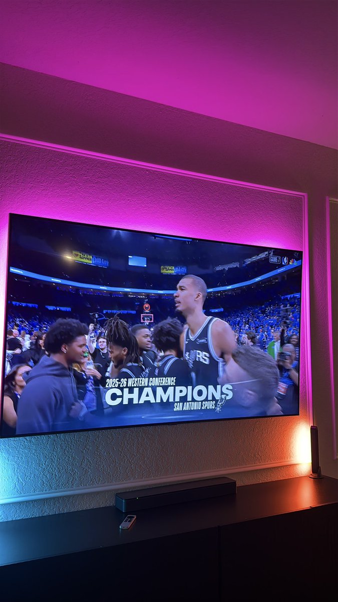 ashmitchell_'s tweet photo. COMING OUT OF TWITTER RETIREMENT TO SAY ONE THING AND ONE THING ONLY!!! GOOOOO SPURSSS GOOOOOO https://t.co/kWsJfllgYH