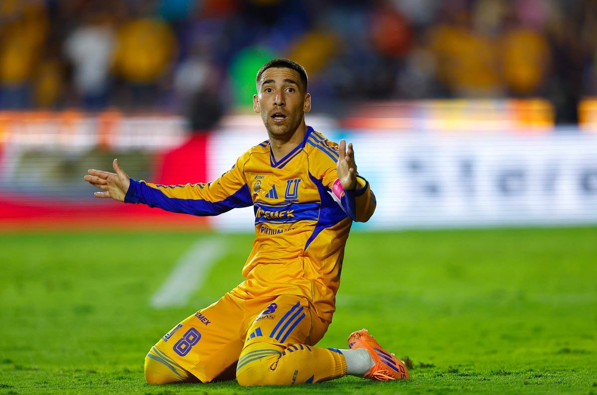 MasterCorto's tweet photo. Muchas declaraciones a lo largo del torneo mi gorri, pero a la hora de la verdad te temblaron las piernitas para meter el penal.
No pido que te vayas del equipo, pero NO eres el capitán que necesita Tigres.
Muy lejos de lo que alguna vez fue Juninho o el propio Pizarro como jugador.