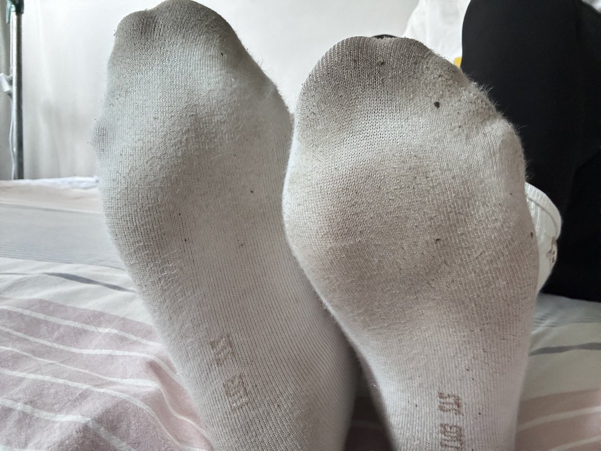 mon3ou's tweet photo. 天啦噜 谁能救救我的袜子  #原味襪子 #學生原味 #原味 #原味賣家 #原味襪 #重訓女孩 #白襪控 #日常分享 #女大生 #爆汗原味 #流汗 #瑜伽褲 #重口味 #原味絲襪 https://t.co/A1epwhlJek