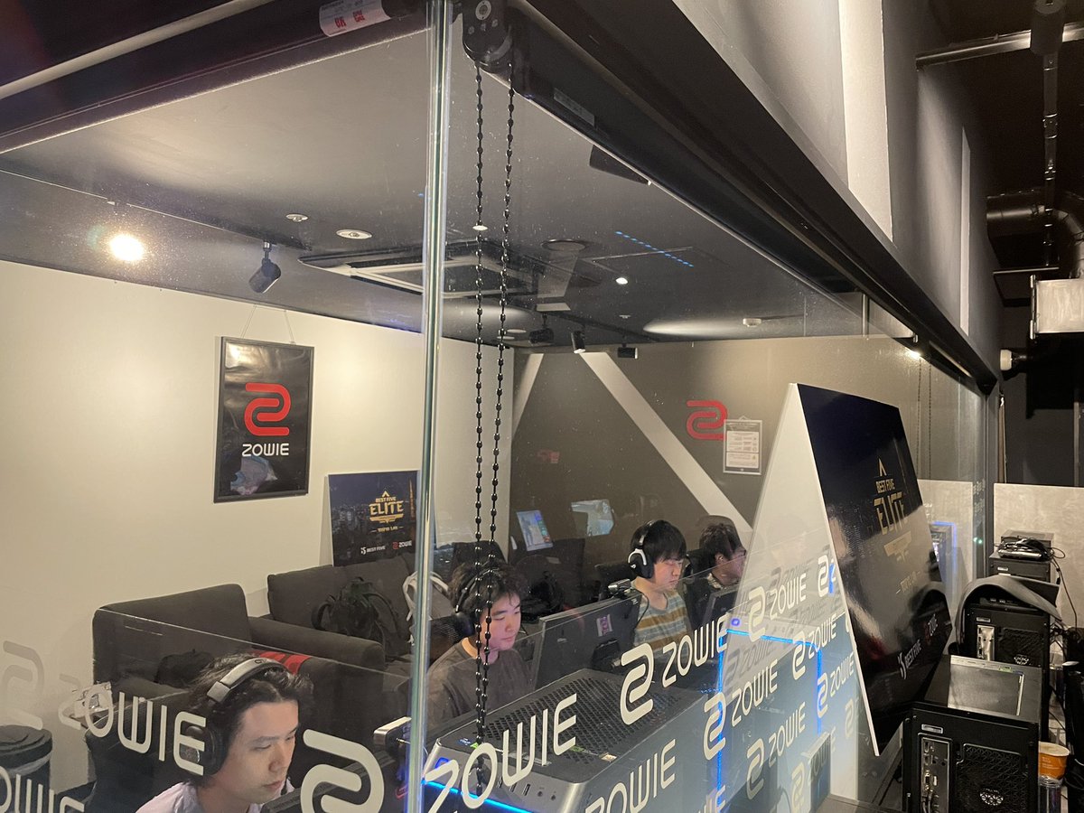 ZOWIE_JAPAN's tweet photo. 本日は「BEC TOKYO LAN FINAL」の会場に来ております！

会場では熱い戦いが繰り広げられております！✨

王者はどこのチームになるのか？👀

ぜひ熱い戦いをウォチパでご覧ください！👍
#CS2 https://t.co/Y4Ok6m0Ndh