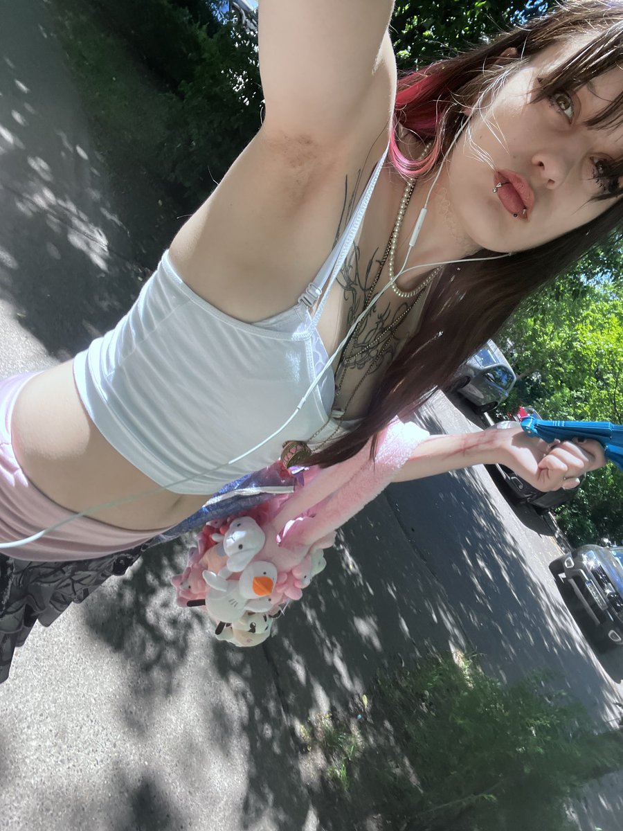 17angels444mg's tweet photo. hey #zahlsklave holt mir jemand neue schuhe?￼￼>< #fuesse #fussbilder #fusssklave #feetfetısh #fussfetisch https://t.co/00RuLUKbwS