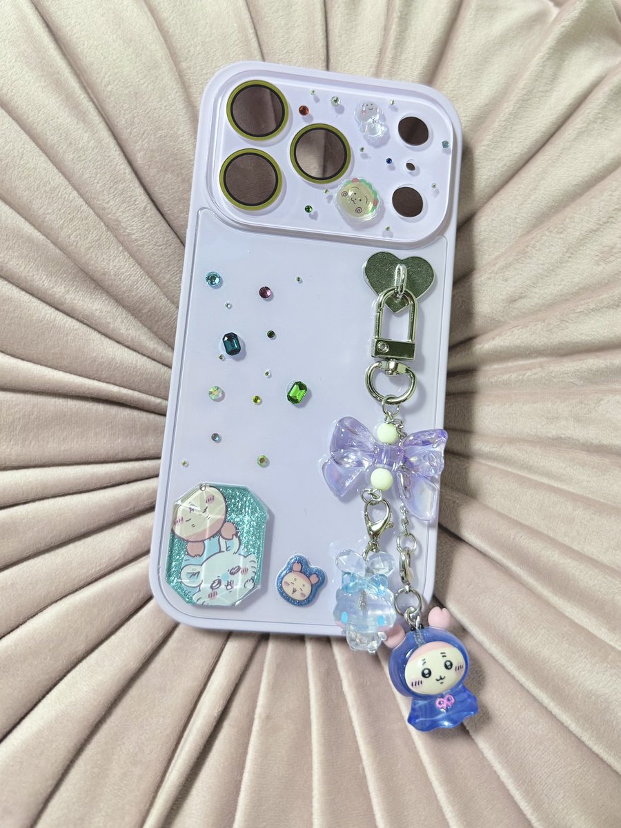 koduru621's tweet photo. 見てよ私の可愛い携帯を。

大好きなカニちゃんと
キラキラのシナモロールの目印。
大好きなこじこじのボンドロ。
可愛いね。

みんな知ってるでしょ。
私の運のなさを。
そう。友達に貰いました。 https://t.co/5sa5bdUanl