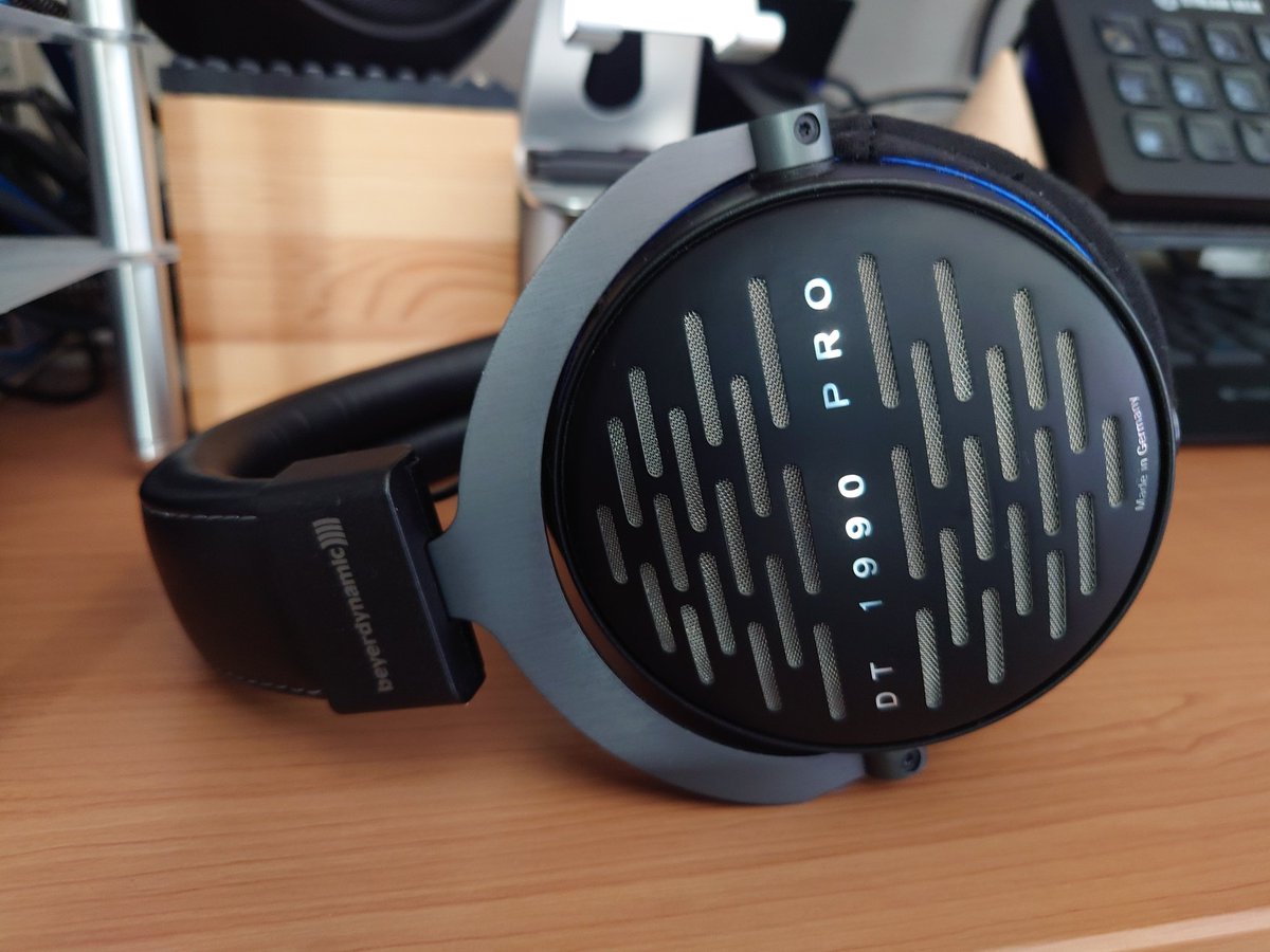 takayosi920's tweet photo. #beyerdynamic #eイヤホン #eイヤホンラボ 
プラグに油塗りながらポタオデ
microiDAC2
CarotOne
DT1990Pro（純正ケーブル） https://t.co/MbjXqBxZPf