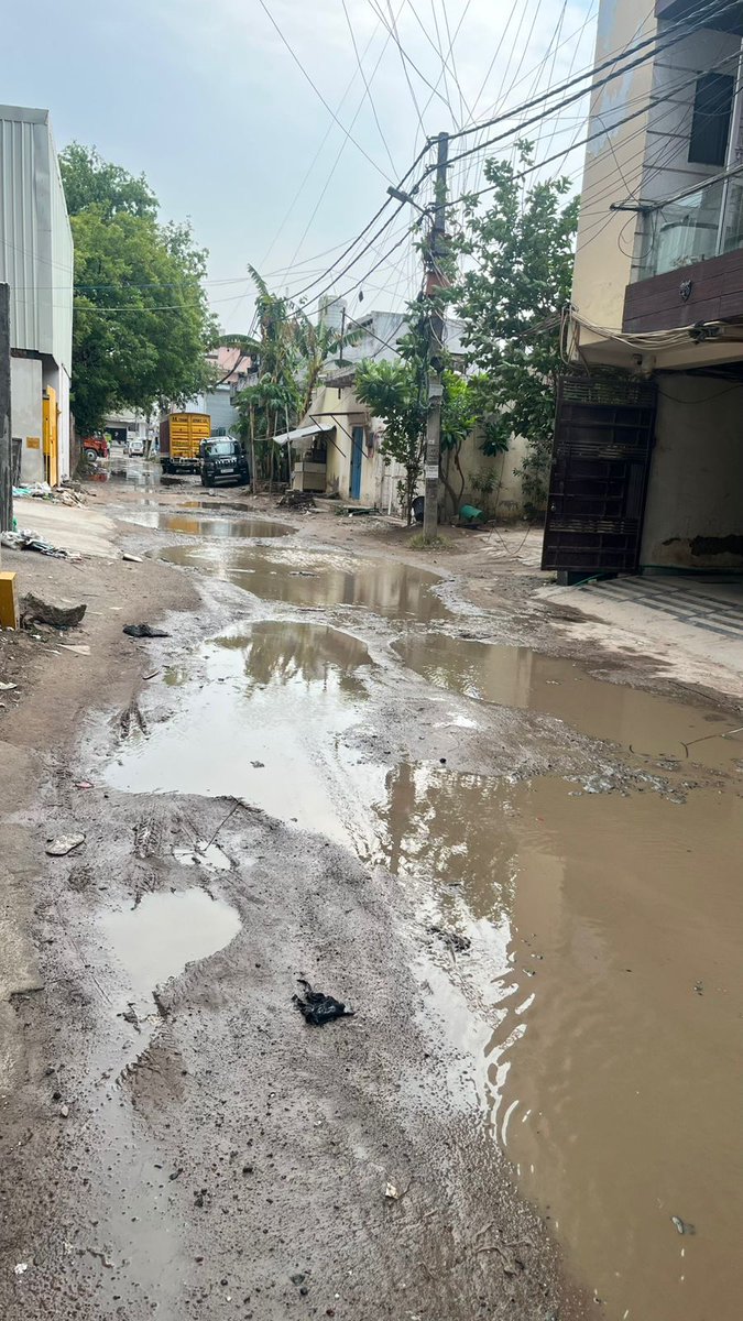 ketankrulz's tweet photo. Area Bamnoli Village-110077 near Safe shop.
Sir Isko priority pe karwaiye.
Logo ko ane jane me samasya horahi hai.
Hum apko samasya batarahe hai ap iska samadhan kijiye. 
@CMODelhi @gupta_rekha @MCD_Delhi @BJP4India @PMOIndia https://t.co/buiak9xaJQ