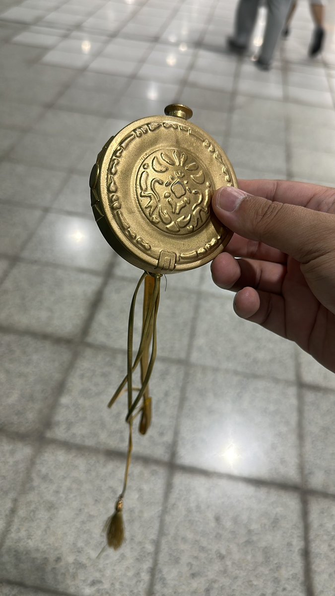 gomirang_'s tweet photo. 띵조 오자마자 누군가 떨어트린 장식품
습득하엿는데 혹시 관련된거 누구껀지
아시는 분 계실까 리트윗 해주세요! https://t.co/5psr7SIXD5