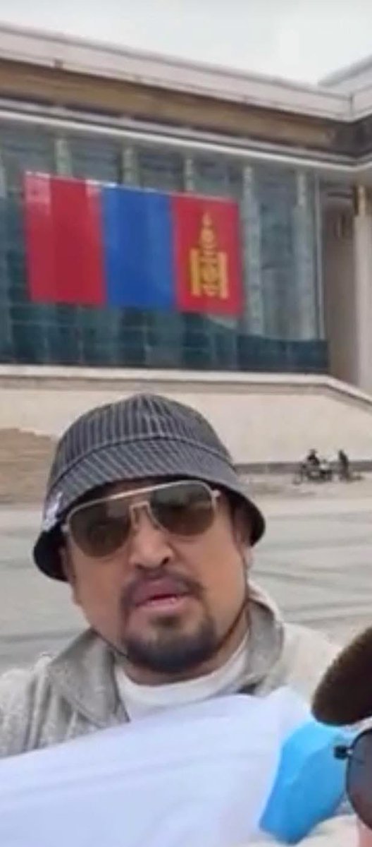 L_Munkhbat0528's tweet photo. Хүүхдийн сайн сайхны төлөө ийм гарууд явж бна гэнэ дээ 🤮🤢😈 Ингээд сэжиг хүргэдгийн, ядуу нийгэм байгуулах Женкогийн хүслийг гүйцээхэд хүчин зүтгэсэн новшийн гарууд. Харахаас ой гутам. Попрох боломжийг отоод сууж байдаг хуурамч дүрүүд 😈🤮 https://t.co/kJJPBYYqcl