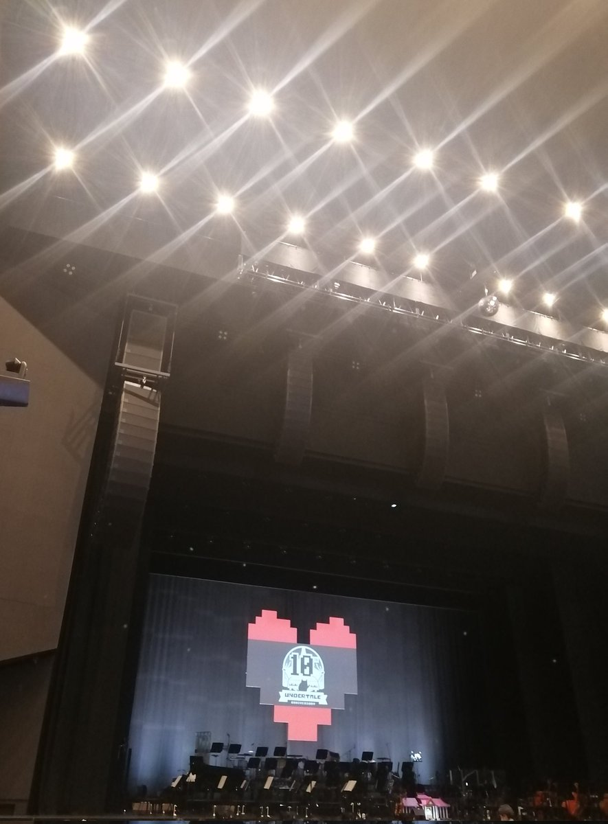 nice_choice1114's tweet photo. FINALの演奏を浴びながらUNDERTALEを知るきっかけとなった思い出が胸を駆けめぐりました。
UNDERTALEは私にとって“絆”です。
「これでホントにサヨナラ｣
だけどまたいつかを願っています。
最高でした！
感謝！
#UNDERTALE10周年コンサート https://t.co/IeTG7U8eO9