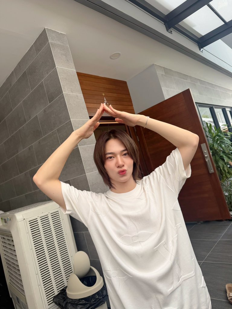 wasbornontenth's tweet photo. บ้านใหม่ รถใหม่ แฟนเดิม https://t.co/p7eCDVS8Zh