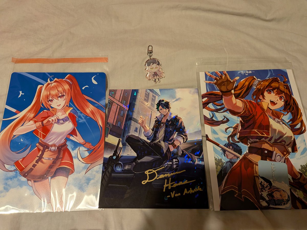 joshemblem's tweet photo. The Trails stuff I picked up from mcm comic con last weekend. Damien Haas was really nice so I'm glad I got to say hello. https://t.co/QJyrvnER2Z