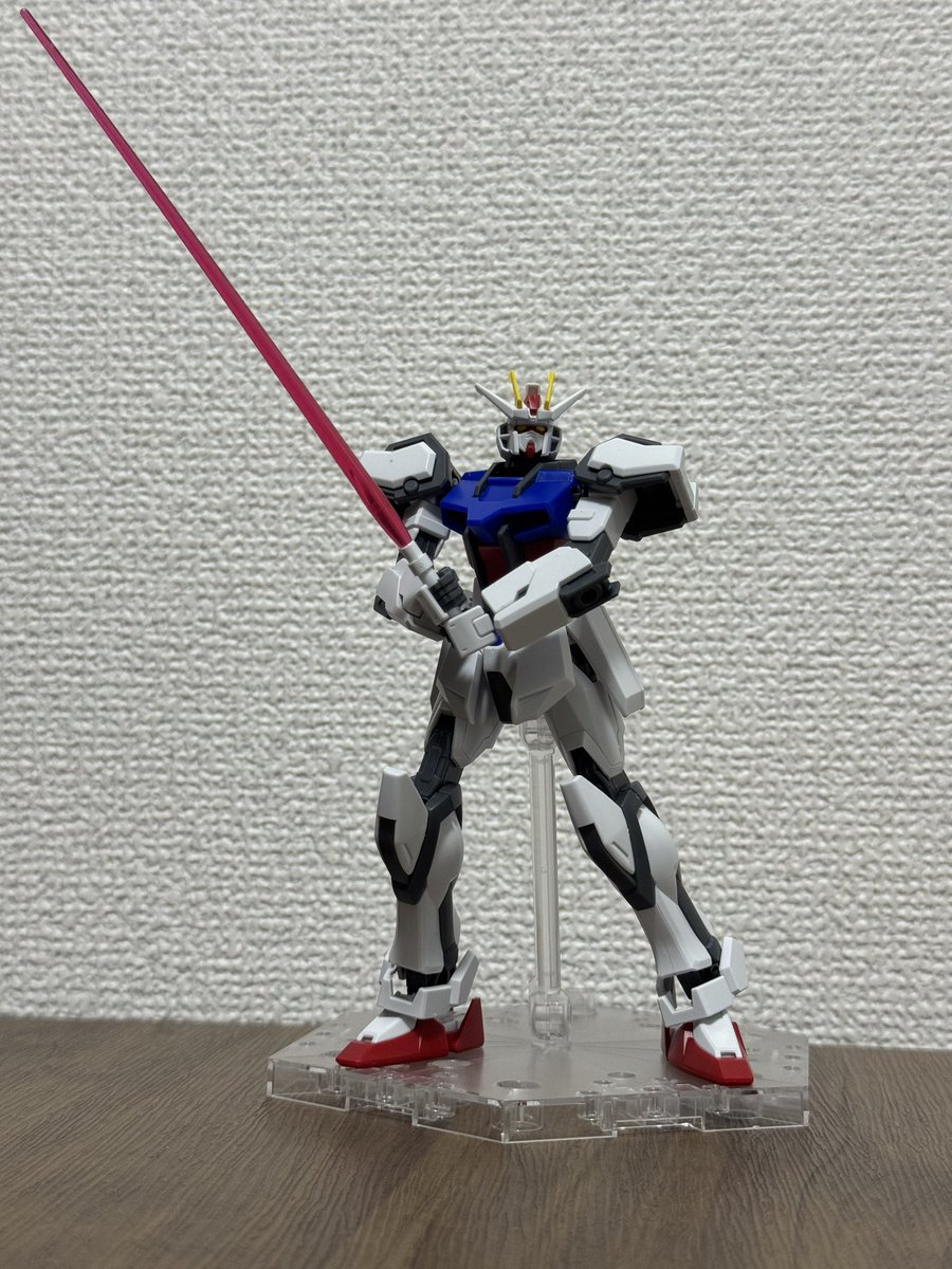 mashmaloumiushi's tweet photo. 今更ながらEGストライクとオプションのエールストライカーです
エントリーグレードは初めてだけどだいたい30MLな感じだった簡単過ぎず良く動く
値段が抑えめな分 手のひらパーツと装備が少ない
こっちにもアーマーシュナイダーが欲しかった
#entrygrade #ガンプラ https://t.co/xbzwVpkMAk