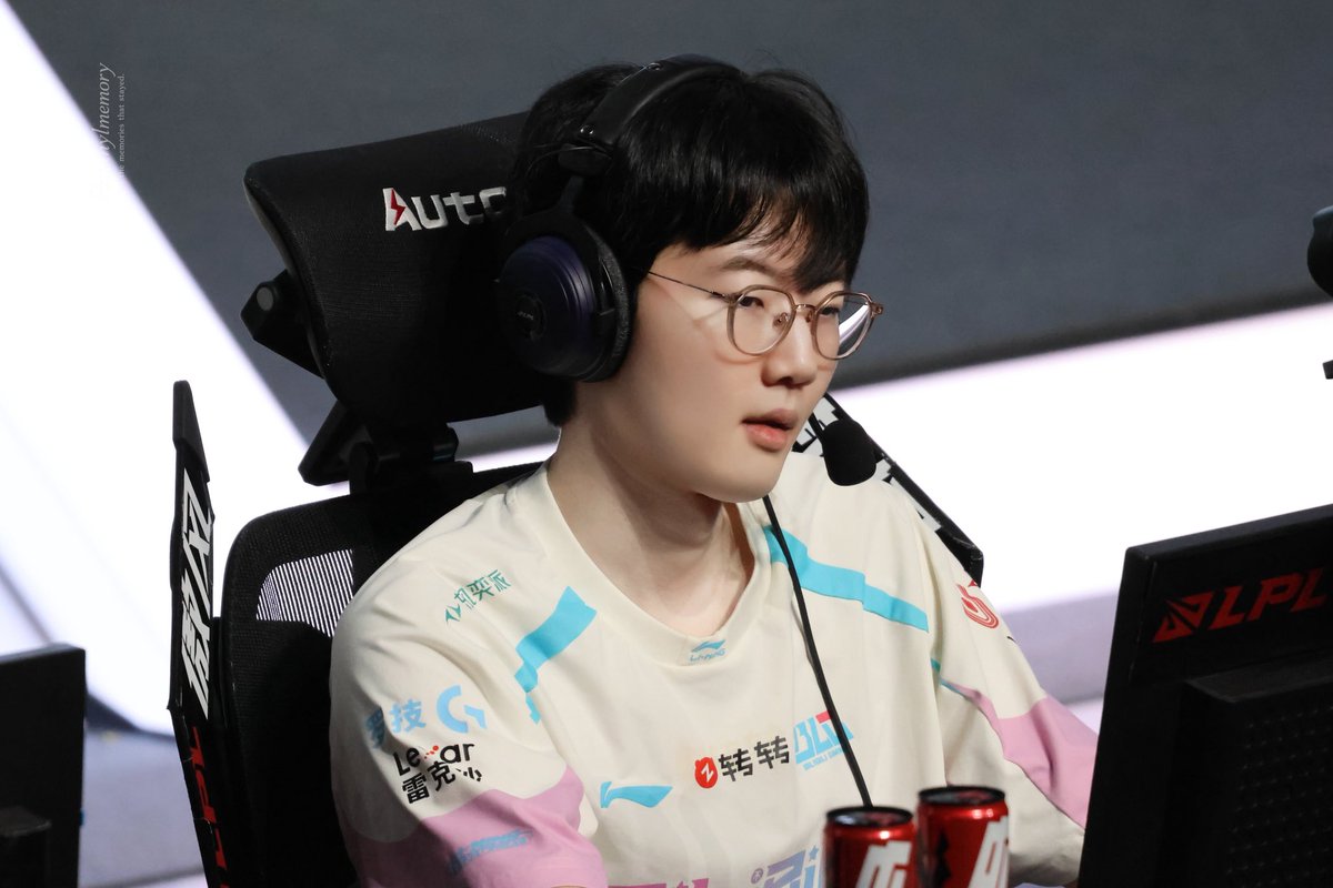 Ptbbzz_eatitup's tweet photo. 𝟚𝟘𝟚𝟞𝟘𝟝𝟛𝟘 l 너를 만난 그날은 하나님이 내가 행복해야 한다고 생각한 그날이다.

#바이퍼 
#Viper
#박도현 https://t.co/gupK49G11y