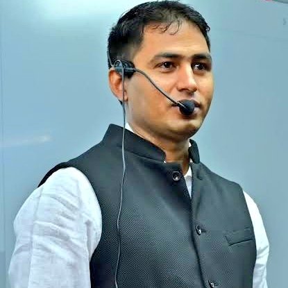 DKYADAV_8090's tweet photo. प्रशासन द्वारा प्रयागराज की तीन प्रमुख प्रतियोगी परीक्षा कोचिंग संस्थानों पर कार्रवाई करते हुए उन्हें सीज कर दिया गया है। हाल ही मे प्रयागराज के प्रोटेस्ट मे शामिल हुए थे।
 सीज की गई कोचिंग संस्थान:
1️⃣ Target With Ravi Tiwari
2️⃣ ExamPur
3️⃣ Climax (Maroof Sir)

क्या यही आज़ादी है? https://t.co/qqpCgPwpBe