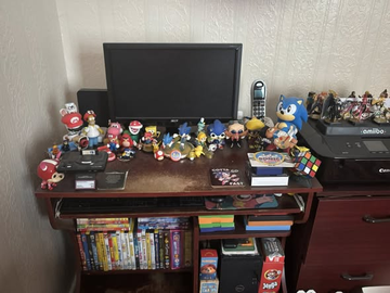 TomWatkins25's tweet photo. Hi there! My name is Tom Watkins. I’m a big Nintendo/Sega nerd and an all round loveable geek. Welcome to my Twitter page! Hope you enjoy your stay! #supermario #sonicthehedgehog #nintendo #sega https://t.co/6NcXMPVfP1