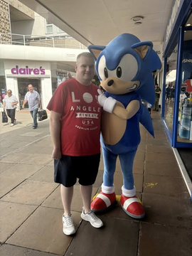 TomWatkins25's tweet photo. Hi there! My name is Tom Watkins. I’m a big Nintendo/Sega nerd and an all round loveable geek. Welcome to my Twitter page! Hope you enjoy your stay! #supermario #sonicthehedgehog #nintendo #sega https://t.co/6NcXMPVfP1