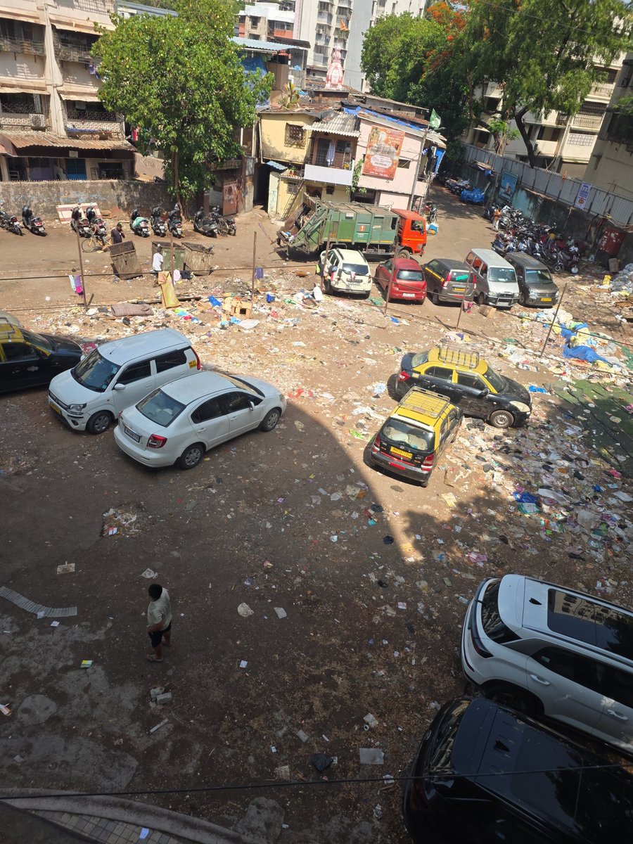 zhdb0's tweet photo. @MCGM_BMC @mybmcHealthDept @mybmcSWM @mybmc @mybmcWardFN This is the current condition of our locality. Large quantities of garbage and debris have accumulated in the open plot, creating unhygienic conditions and posing serious health, mosquito breeding, and flooding risks. https://t.co/ecTUPjr5fn