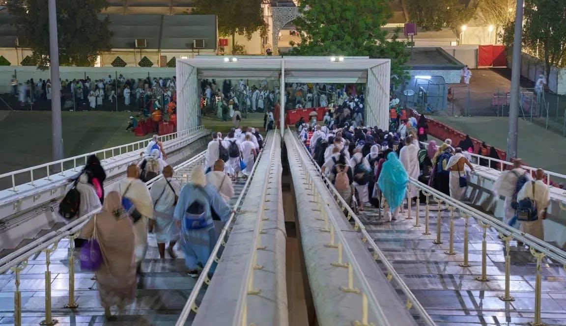 inSaudi's tweet photo. الخطوط الحديدية السعودية @SARSaudiRailway #سار تصرح عن نجاح العمليات لقطار المشاعر لموسم حج 1447هـ، محقق أرقام قياسية في خدمة ضيوف الرحمن عبر منظومة نقل متكاملة وآمنة.

— الأرقام الإجمالية للتشغيل:

• نقل أكثر من 1.92 مليون راكب طوال الموسم.
• تسيير أكثر من 1.8 ألف رحلة بين المشاعر المقدسة.
• استمرت العمليات على مدار 7 أيام (من 7 إلى 13 ذي الحجة).