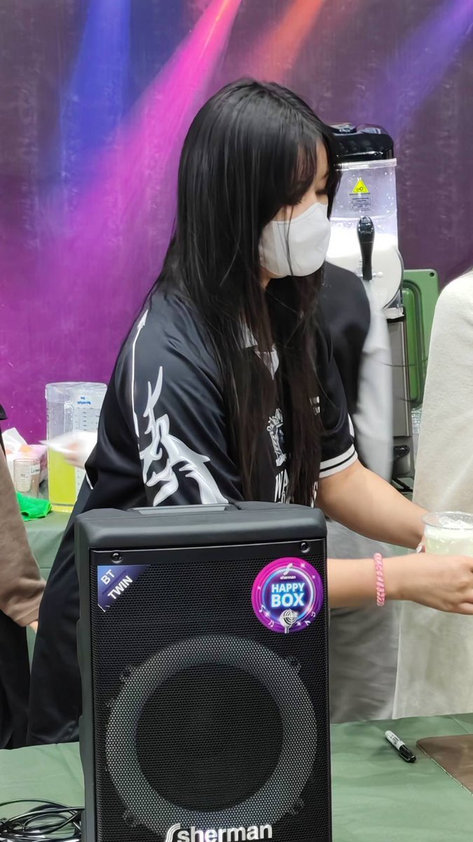 pim_werthnps's tweet photo. พี่AR เอิ้ดเท่และน่ารักที่สุดในโลกเลยค้าบ🌎😎🥺😍 #Earthnps #Earthnapason #littleE #BNK48CGM48OnCloud9Festival https://t.co/apf6YkrN1U