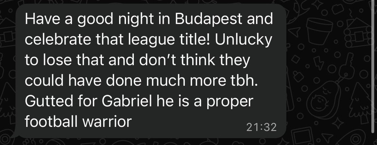 a_brns_'s tweet photo. Btw this is how proper rival fans react. Respect and good manners. Dare I say #classenal? https://t.co/XCUvT6OPK9