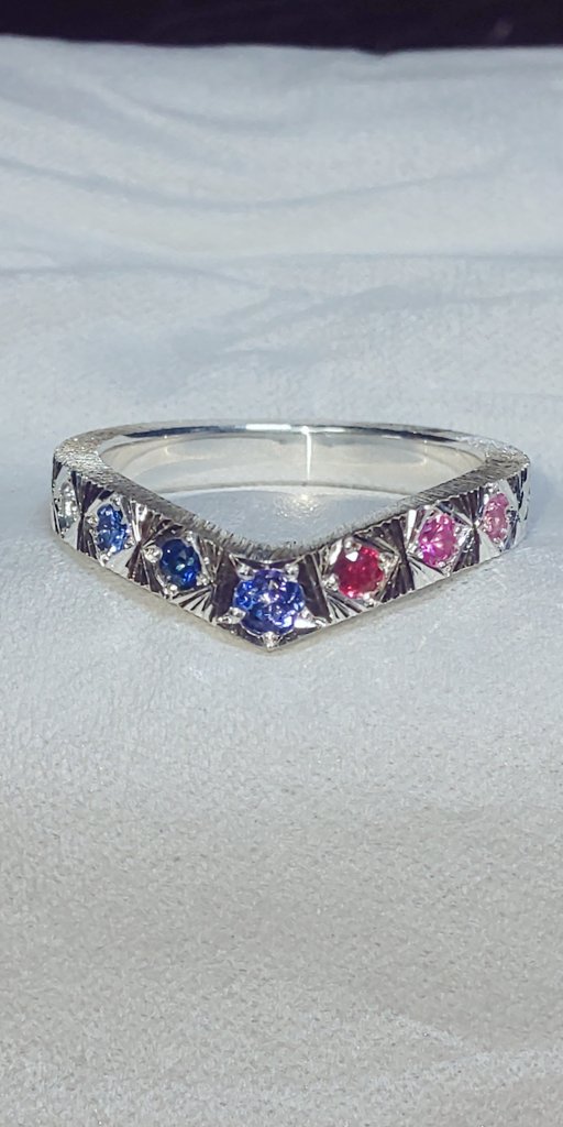 KaoruJewelry's tweet photo. 紫陽花(イメージ)
11号

タンザナイト2.5mm
ブルーサファイア2.0㎜×3
ルビー2.0
ピンクサファイア2.0㎜×2

#大阪石フリマ https://t.co/EptlyHT4qc