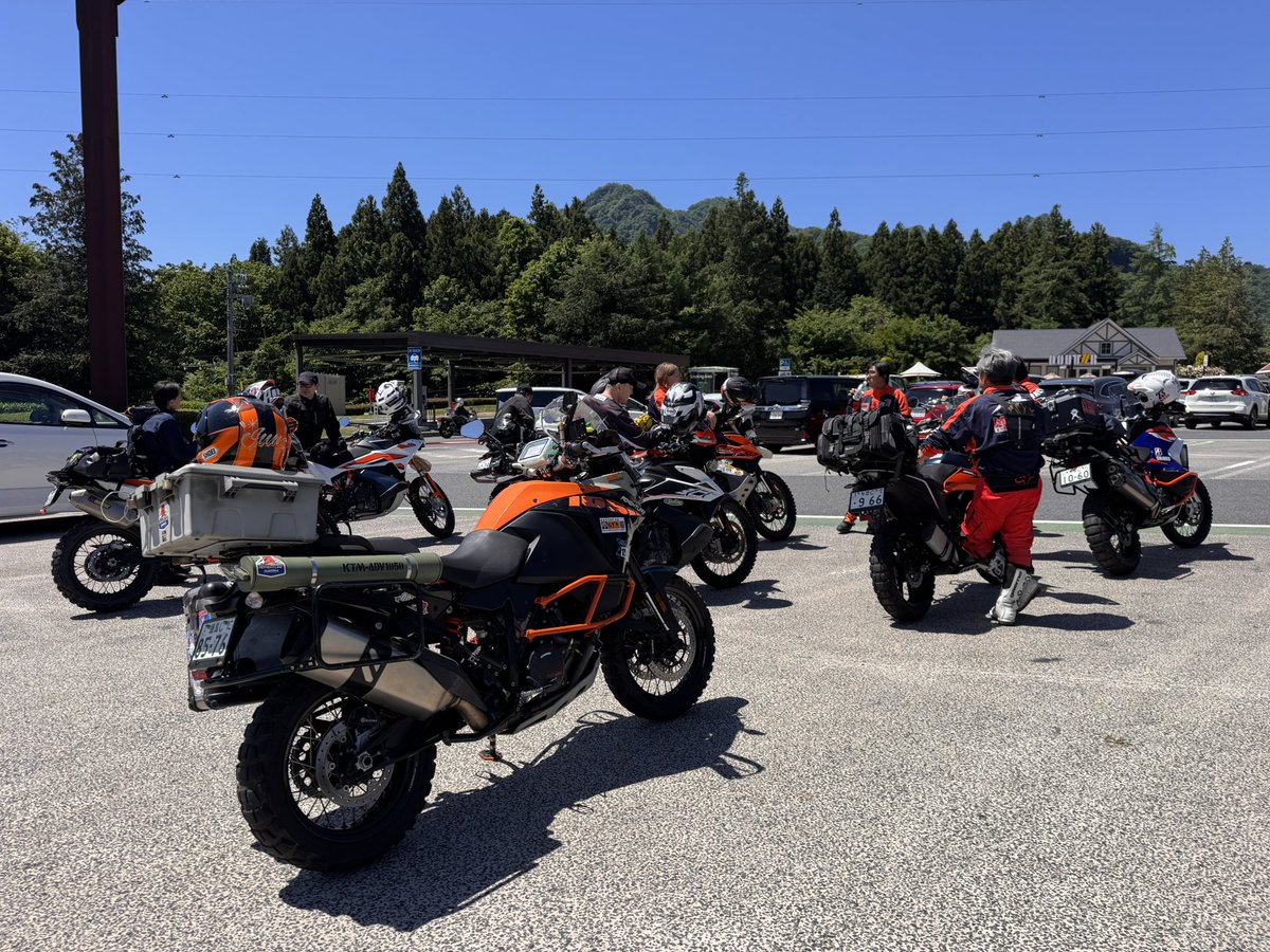 ADV3156's tweet photo. 二日間KTM杉並のツーリングを堪能〜
宴会の席ではお宿のチラシを配らせていただきました！
#民泊ねぎや https://t.co/weeCtVTJnv