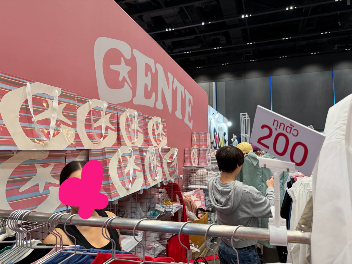 luithcrewthe's tweet photo. Mga be, andito ako sa store ni gun and andito sya!! 

Bili daw ako sabi nya HAHAHAHAAH CHECK KO DAW POTEK ANG NINIPISAN HAHAAHAH https://t.co/JD4pZZGypA